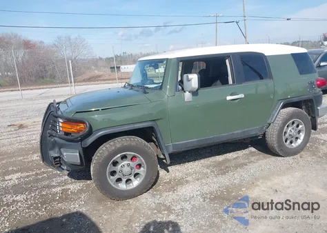 2013 Toyota Fj Cruiser z USA, uszkodzony, nr VIN JTEBU4BF2DK159761